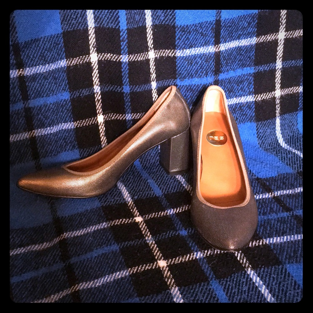 Heeled shoes